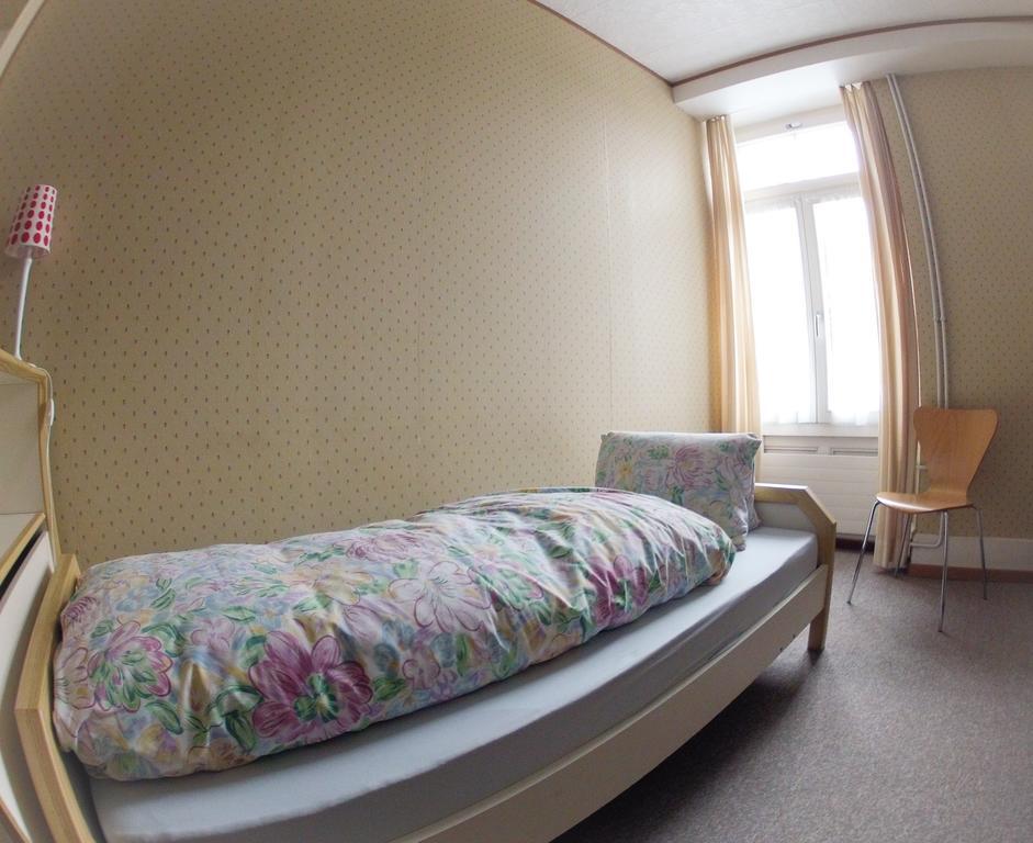 Basicrooms Hotel Unterseen Szoba fotó