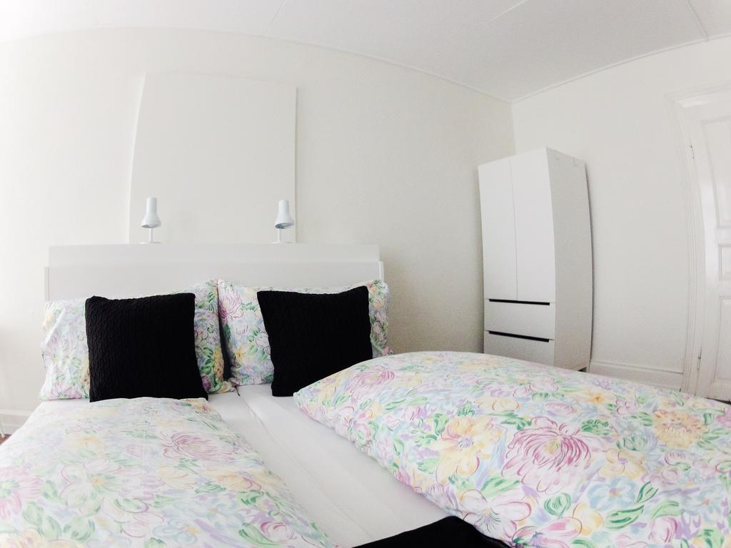Basicrooms Hotel Unterseen Szoba fotó