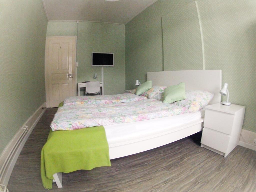 Basicrooms Hotel Unterseen Szoba fotó