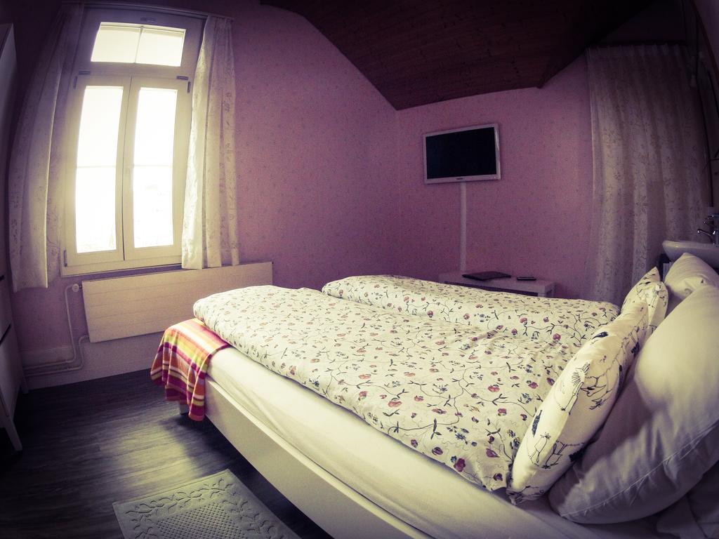 Basicrooms Hotel Unterseen Szoba fotó